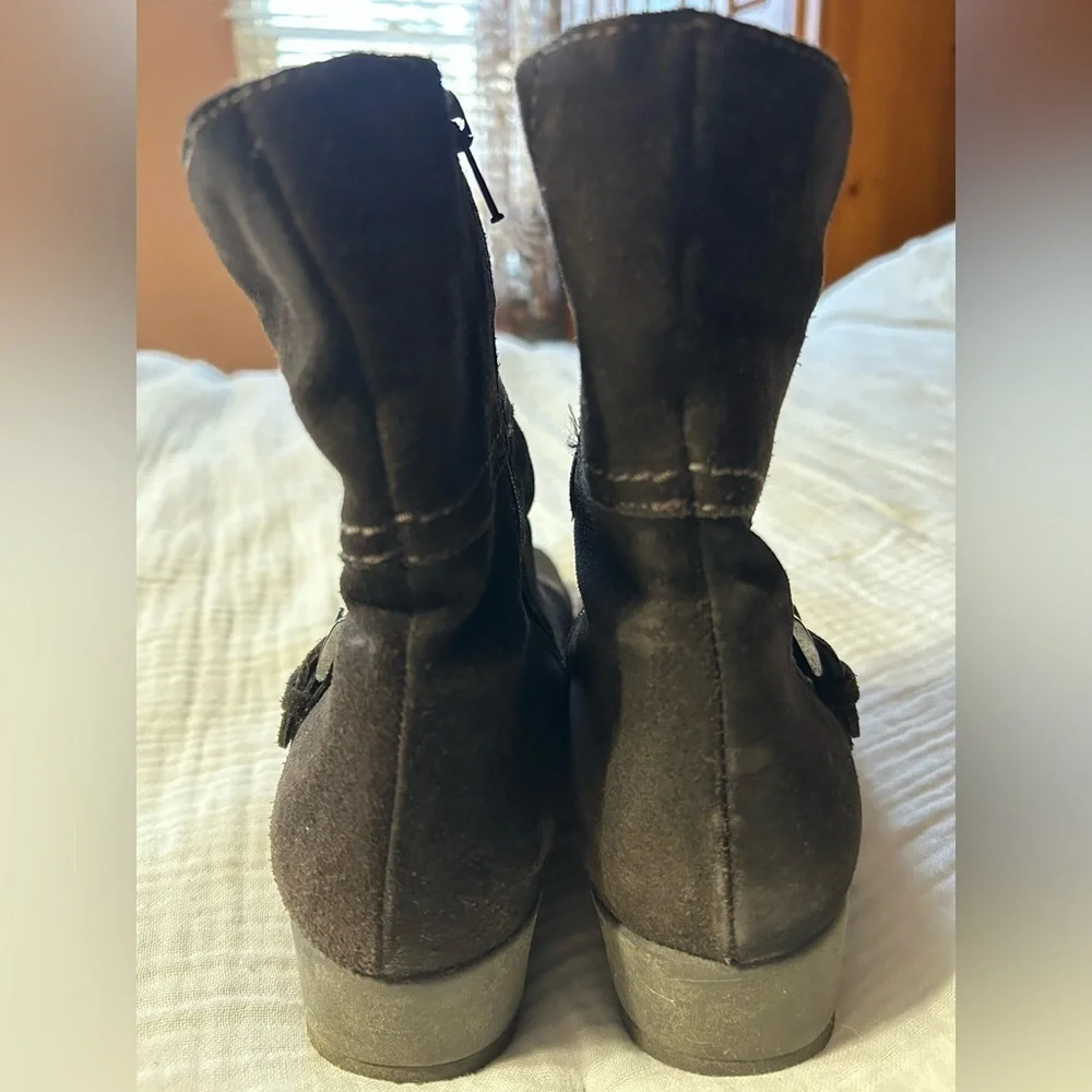 La Canadienne brown suede wedge boots size 9.5